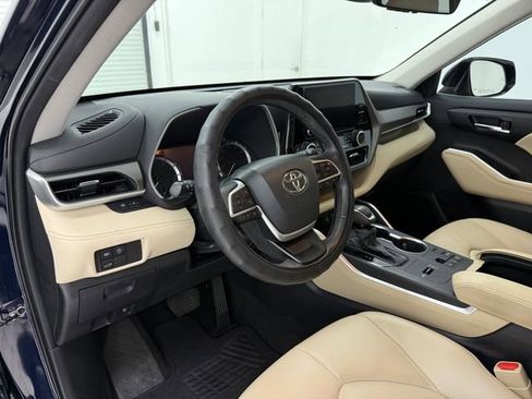 Used 2023 Toyota Highlander XLE FWD image 8