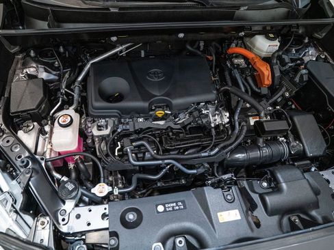 Used 2023 Toyota RAV4 SE image 33