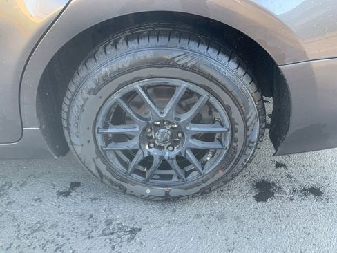 Used 2019 Toyota Camry L image 7