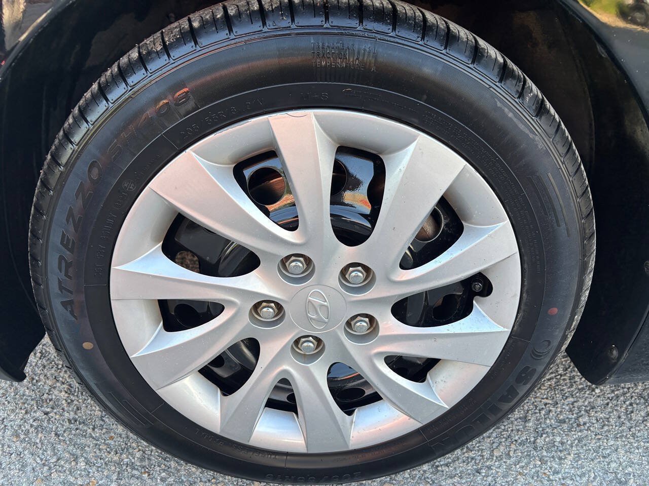 Used 2012 Hyundai Elantra GLS FWD image 12