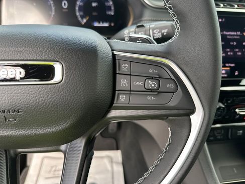 New 2025 Jeep Grand Cherokee Altitude image 20