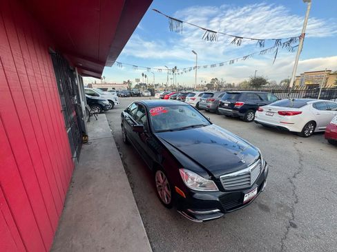Used 2012 Mercedes-Benz C 300 4MATIC Sedan image 4
