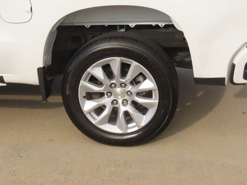 Used 2020 Chevrolet Silverado 1500 Custom w/ Custom Value Package RWD image 17