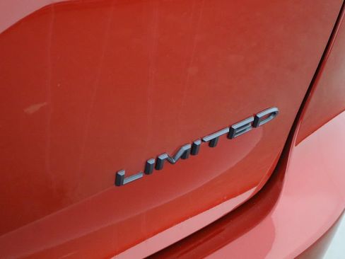 Used 2025 Chrysler Pacifica Limited FWD image 34
