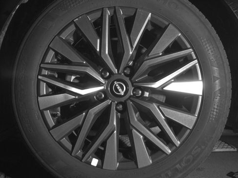 Used 2025 Nissan Altima 2.5 SV FWD image 9