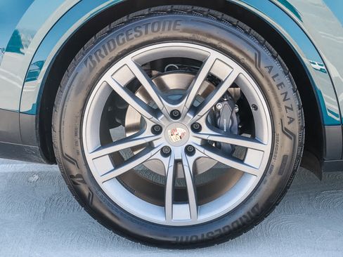 Used 2025 Porsche Cayenne image 13