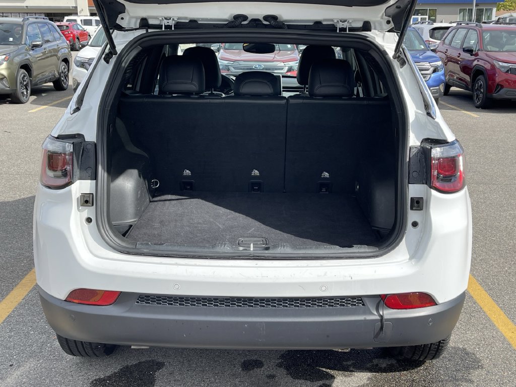 Used 2025 Jeep Compass Limited AWD/4WD image 9