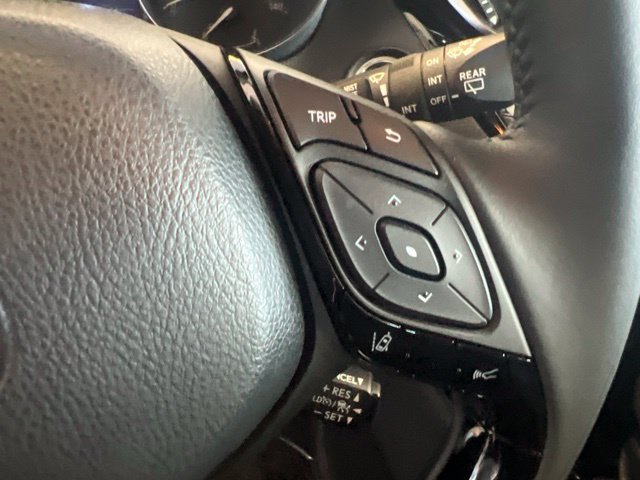 Used 2021 Toyota C-HR Limited FWD image 24