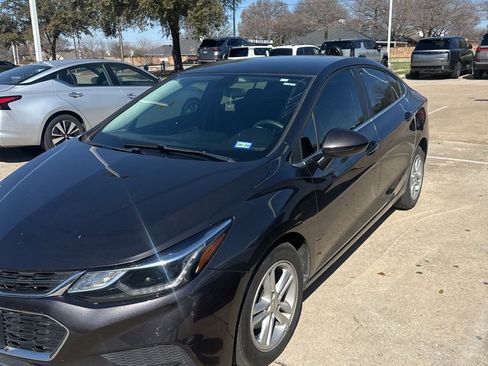 Used 2017 Chevrolet Cruze LT w/ Convenience Package image 2