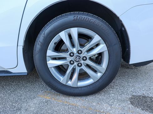 Certified 2023 Toyota Sienna Limited FWD image 14