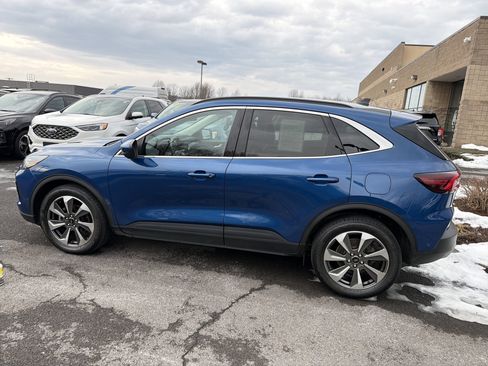 Used 2023 Ford Escape Platinum w/ Premium Technology Package image 5