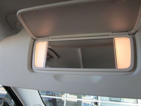 Used 2022 GMC Yukon XL Denali image 42