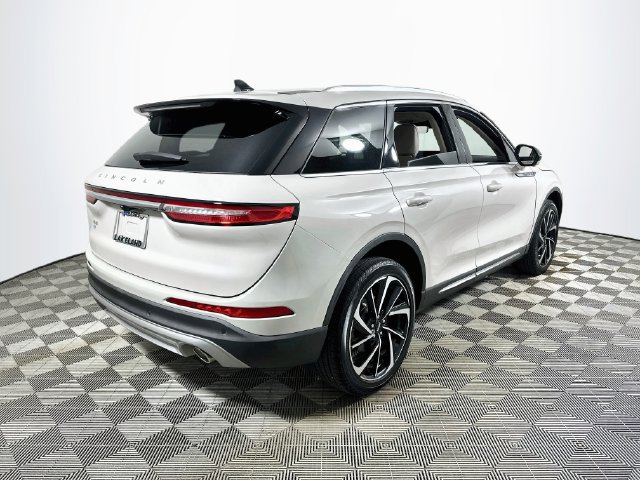 Used 2023 Lincoln Corsair Reserve w/ Equipment Group 201A FWD image 3
