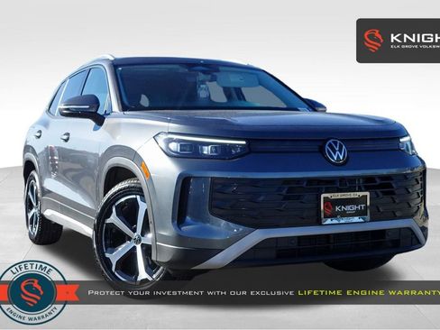 New 2025 Volkswagen Tiguan SE image 1