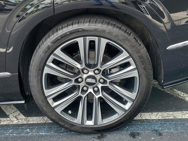 Certified 2026 Cadillac Vistiq Platinum w/ LPO, Floor Liner Package AWD/4WD image 5