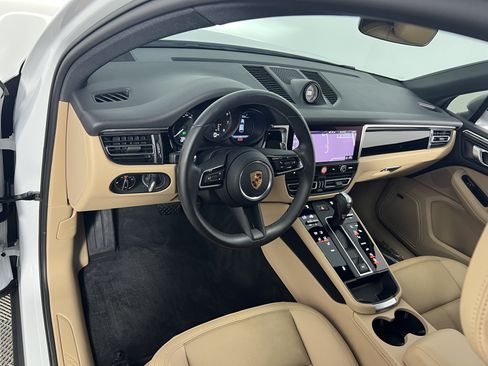 Certified 2023 Porsche Macan AWD/4WD image 4