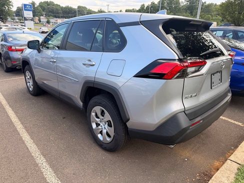 Used 2022 Toyota RAV4 LE AWD/4WD image 4