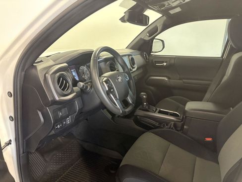 Used 2023 Toyota Tacoma TRD Off-Road w/ Technology Package AWD/4WD image 22