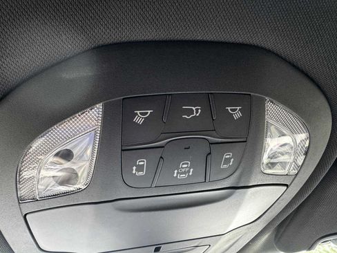 Used 2025 Chrysler Pacifica Select FWD image 21