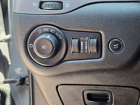 Used 2020 Jeep Cherokee Limited image 53