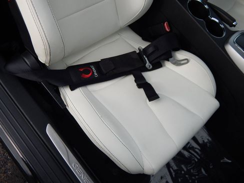 Used 2010 Hyundai Genesis 3.8 image 19