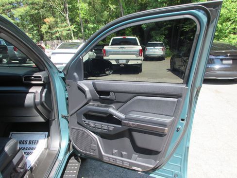 Used 2025 Toyota 4Runner TRD Off-Road Premium AWD/4WD image 14