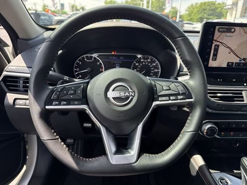 Used 2024 Nissan Altima 2.5 SR w/ SR Premium Package FWD image 17