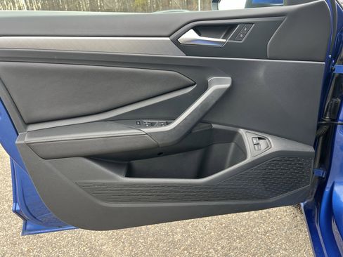 Used 2024 Volkswagen Jetta SE w/ Panoramic Sunroof Package image 13