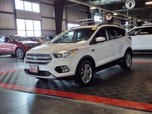 Used 2018 Ford Escape SE AWD/4WD image 3