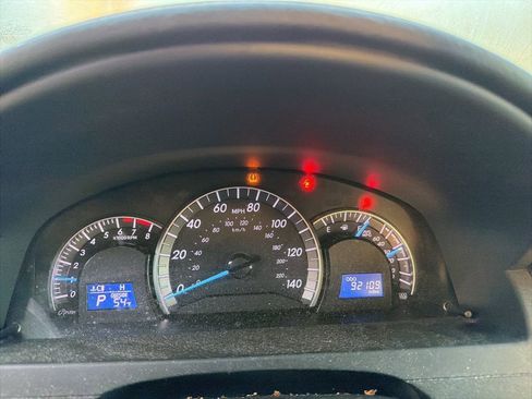 Used 2014 Toyota Camry SE w/ Fleet Convenience Package image 6