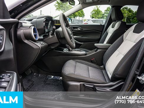 Used 2025 Chevrolet Trax LS w/ LS Convenience Package FWD image 20