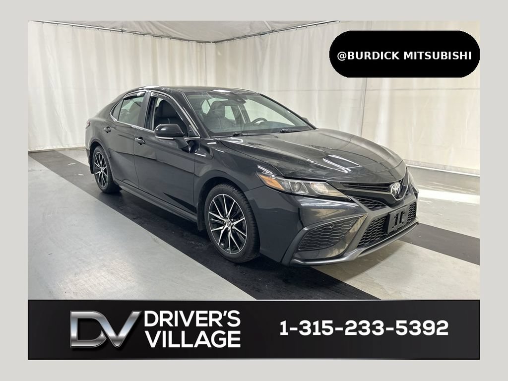 Used 2023 Toyota Camry SE FWD image 1