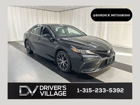 Used 2023 Toyota Camry SE FWD image 1