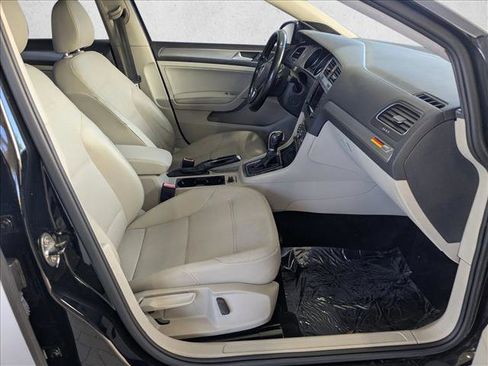 Used 2015 Volkswagen Golf TDI SE image 18