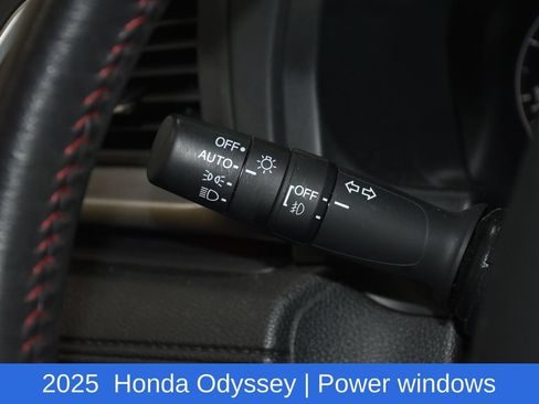 Used 2025 Honda Odyssey Sport-L image 11