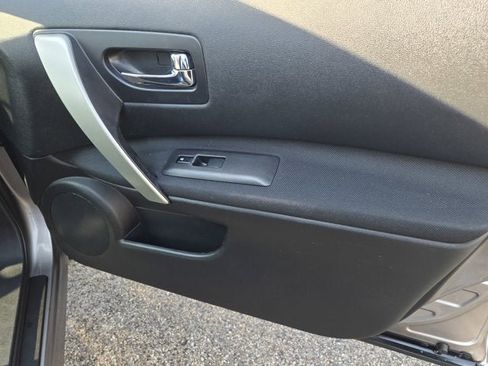 Used 2011 Nissan Rogue S image 5