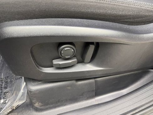 Used 2025 Land Rover Defender 110 S image 28