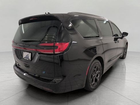 Used 2025 Chrysler Pacifica Premium FWD image 20