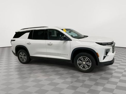 Certified 2025 Chevrolet Traverse LT image 12