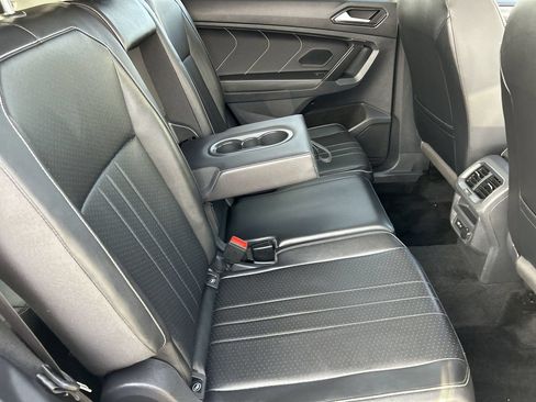 Used 2022 Volkswagen Tiguan SE FWD image 10