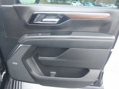 Used 2025 Chevrolet Suburban High Country image 47