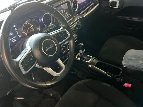 Used 2019 Jeep Wrangler Unlimited Sahara AWD/4WD image 12