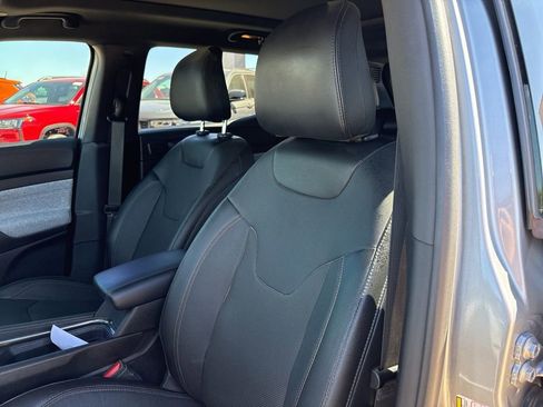 Used 2023 Jeep Compass Latitude w/ Sun and Sound Group AWD/4WD image 14