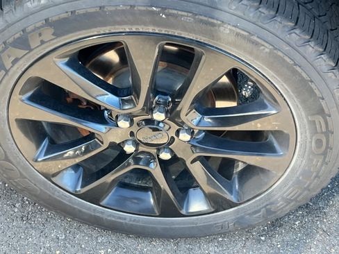 Used 2019 Jeep Grand Cherokee Altitude AWD/4WD image 22