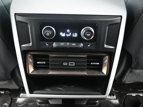 Used 2025 GMC Hummer EV 2X image 32