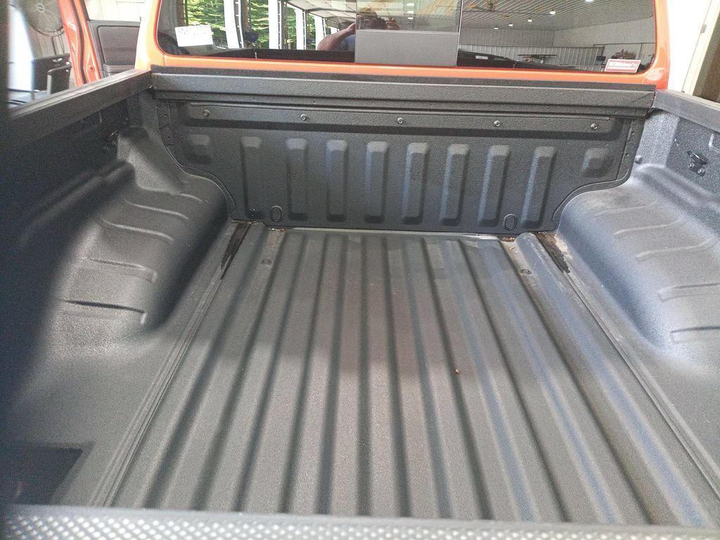 Certified 2025 Nissan Frontier PRO-4X w/ Black Accent Package AWD/4WD image 9