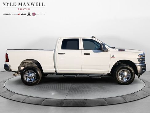 Used 2025 RAM 2500 Tradesman w/ Chrome Appearance Group AWD/4WD image 17