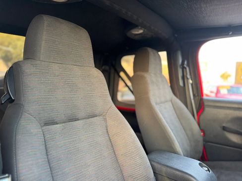 Used 2005 Jeep Wrangler Rubicon AWD/4WD image 29