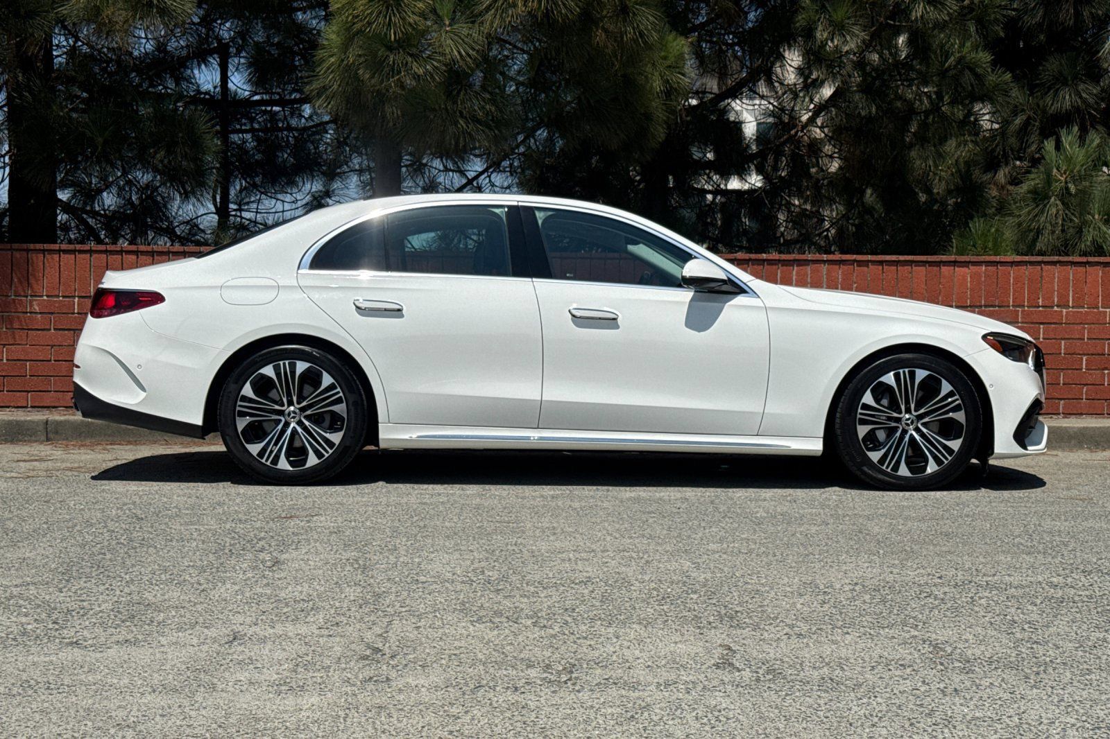 Certified 2025 Mercedes-Benz E 350 4MATIC Sedan image 4