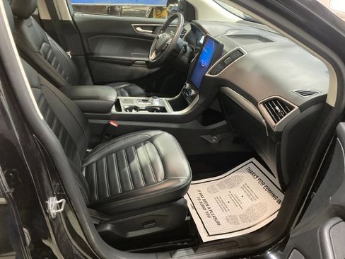Used 2022 Ford Edge SEL w/ Convenience Package image 4